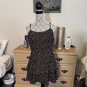 Forever 21 Black Dress with White daisies ruffle skirt Jrs Sz L